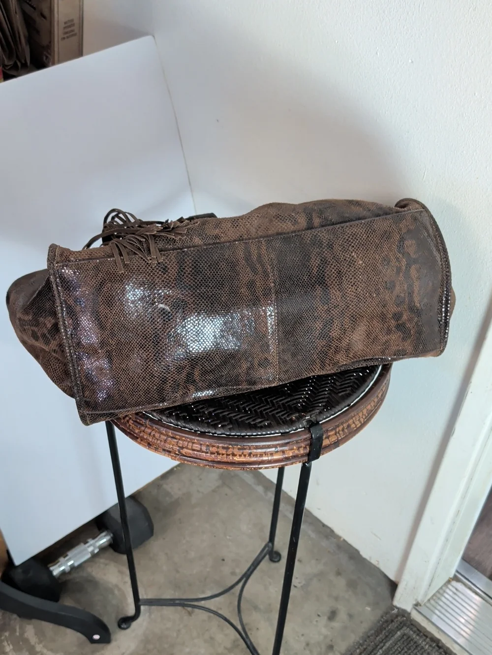 G.I.l.I. Got it love it leather shoulder Bag Snake Style Large Tassel Hobo